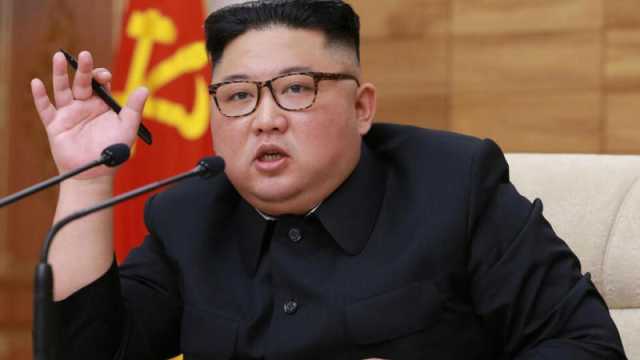 زعيم كوريا الشمالية يشرف على تجربة إطلاق صاروخ باليستي عابر للقارات