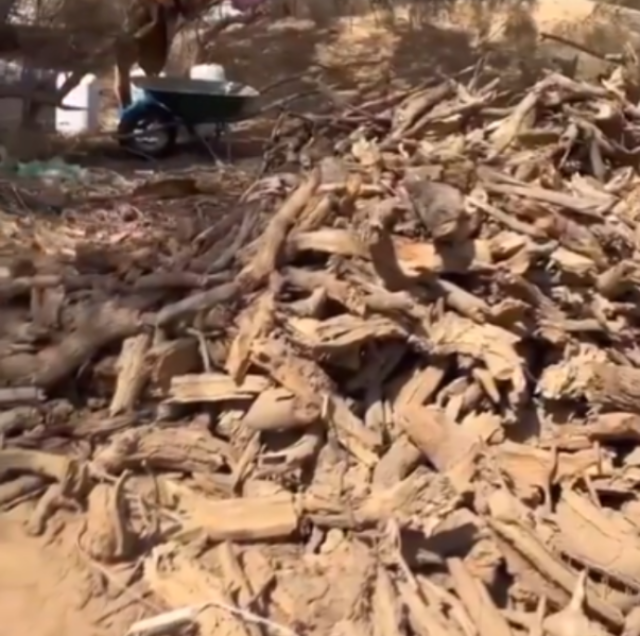 الشرطة السعودية تضبط مغتربين يمنيين يبيعان ”الحطب” المحلي في مكة المكرمة ”فيديو”