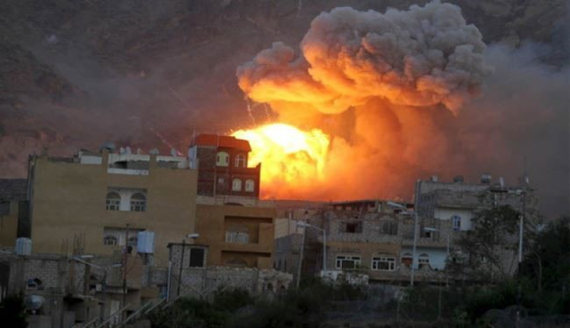عاجل: غارات أمريكية عنيفة على 10 مواقع للحوثيين في عدة محافظات وإعلان حوثي بذلك