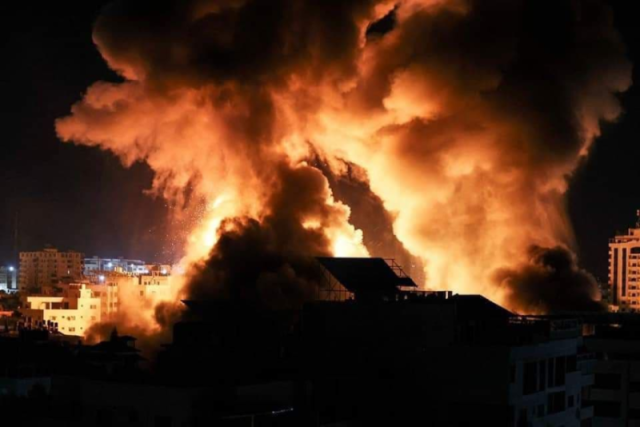 ”‏لا يوجد عدوان أمريكي بريطاني على اليمن”...قيادي حوثي منشق يعلق على العمليات العسكرية على الحوثيين