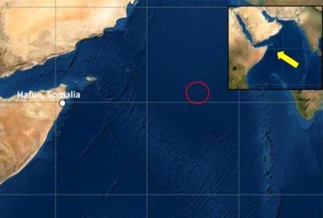 عاجل: مسلحون على متن زورق يهاجمون سفينة قرب الصومال.. وإعلان للبحرية البريطانية