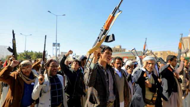 ” تعمل بفاعلية في كل معركة”...خبير استراتيجي يكشف استراتيجية ايران والحوثيين بالمعارك في اليمن