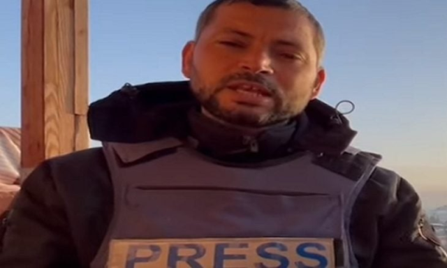 بتر ساق مراسل قناة الجزيرة في غزة بقصف اسرائيلي مباشر استهدفه أثناء التغطية بمدينة رفح ”فيديو”