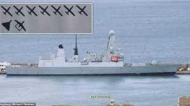 بعد معركة مع الحوثيين...سفينة حربية بريطانية ترسم صور الطائرات المسقطة على جسرها