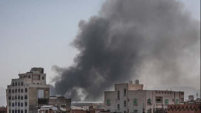 عاجل: 4 انفجارات عنيفة تهز محافظة الحديدة غربي اليمن وغارات أمريكية جديدة