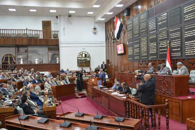 دعوة لتشكيل مجلس عسكري .. مناشدة عاجلة من صنعاء لإنهاء الأزمة اليمنية بهذه الطريقة (فيديو)