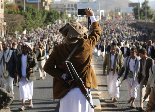 وزير الإعلام اليمني: تصنيف الحوثيين ليس كافيا