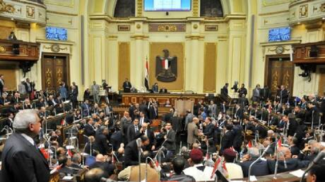 دعا لتوحيد العملة وإنهاء انقسام البنك المركزي.. أخطر ما ”تجاهله” البرلمان المصري في بيانه بشأن اليمن