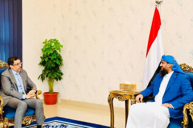 قطعا للطريق أمام الحوثيين.. عضو المجلس الرئاسي ”المحرمي” يغازل روسيا للعب دور مهم في اليمن