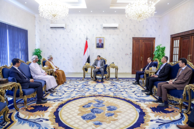 وفد من مجلس التعاون الخليجي يزور اليمن ويوقع اتفاقيتين مع الحكومة في عدن وإعلان رسمي بشأنهما