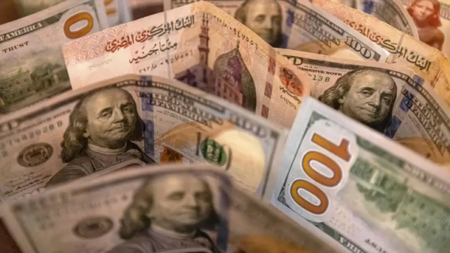 كيف ستتأثر حياة المصريين بتعويم الجنيه ورفع البنك المركزي المصري أسعار الفائدة الرئيسية 600 نقطة أساس؟