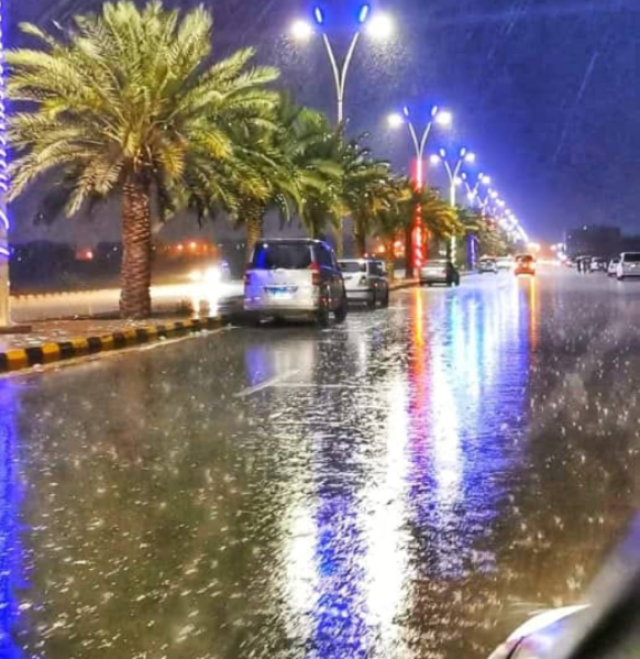 مدينة مأرب تغرق الآن بأمطار غزيرة والسيول تطال مخيمات النازحين ”فيديو”