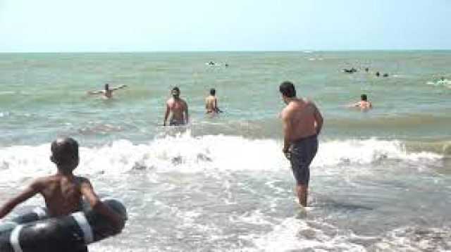حزن في الحديدة: 3 شبان يلقون حتفهم غرقًا في ساحل الكتيب