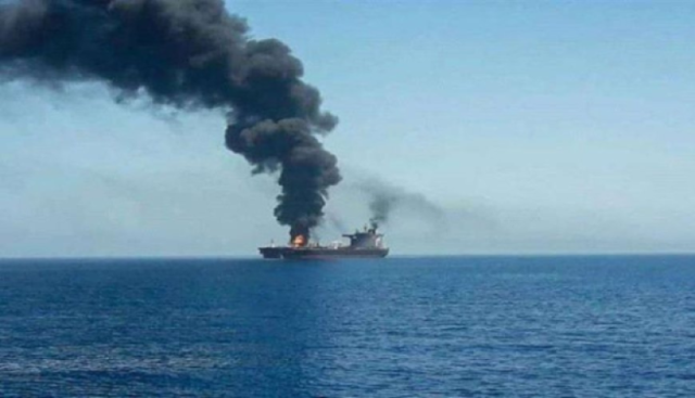 أول تعليق حكومي على استهداف الحوثيين لسفينة ”صينية” واندلاع الحريق بداخلها في البحر الأحمر