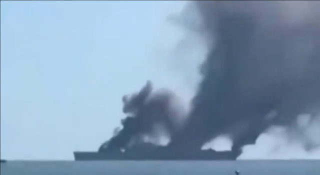 عاجل: انفجارات مدوية بمحيط جزيرة يمنية في البحر الأحمر وإعلان بريطاني بشأنها