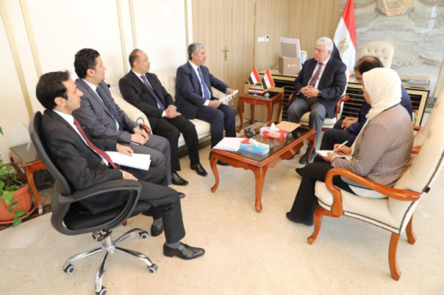 السفير بحاح يبحث أوضاع الطلاب اليمنيين الدارسين في الجامعات المصرية