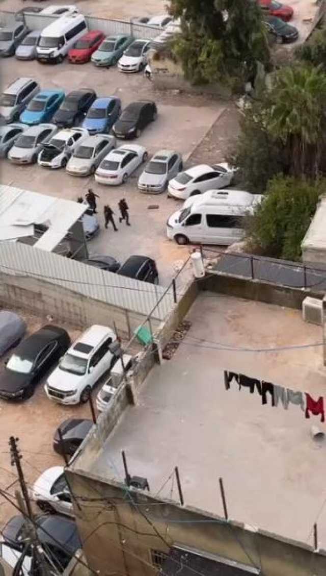 جيش الاحتلال الإسرائيلي يعلن القبض على ‘‘هنية’’ عقب اقتحام المنزل وسرقة مبالغ مالية وذهب (فيديو)