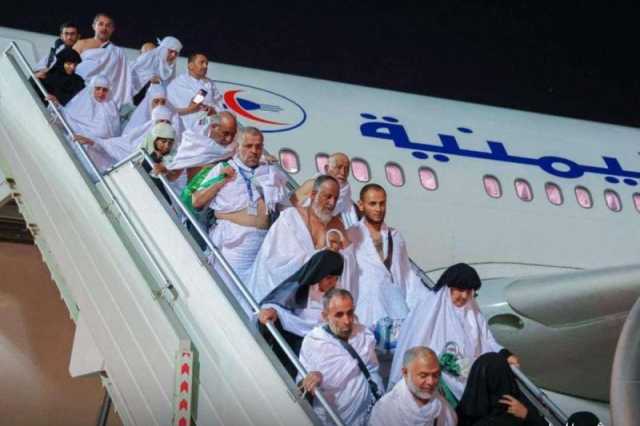 مئات الحجاج يصلون إلى مطار صنعاء اليوم الجمعة