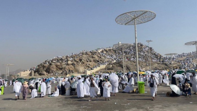 ‏حجاج اليمن يصعدون إلى عرفة لأداء الركن الأعظم .. و 4 مخيمات لليمنيين بخدمات متكاملة