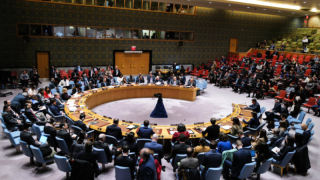 عاجل: مجلس الأمن يعتمد قرارا جديدا بشأن اليمن والصين وروسيا تصوتان ضد الحوثيين