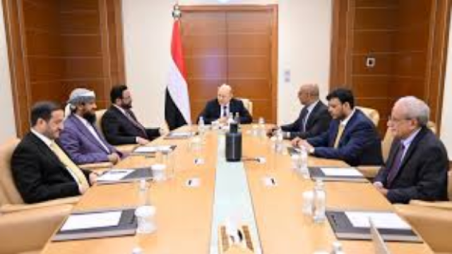 المجلس الرئاسي يعلن رسميا الترتيب لجولة مفاوضات مع مليشيات الحوثي ويحدد ملف واحد للتفاوض!