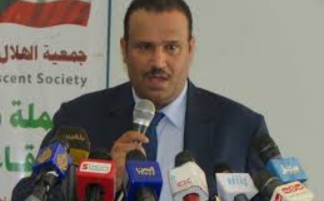 مسؤول حكومي يحذر من ”موضوع خطير جدا” قد ينتهي بتسليم قيادات الشرعية للحوثيين واحدا تلو الآخر!