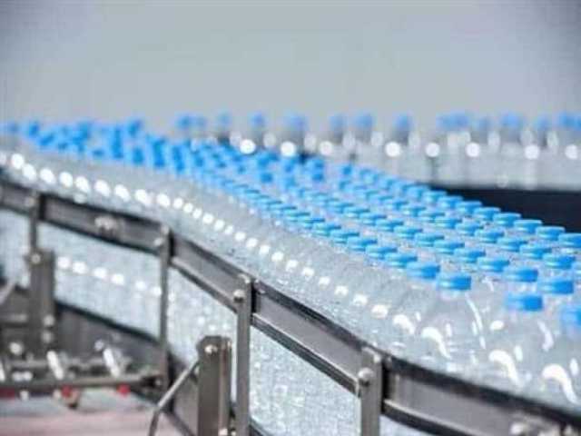 توقف مصانع المياه في صنعاء عن الإنتاج عقب قرارات حوثية