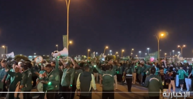 قبل مواجة قيرغيزستان.. مسيرة جماهيرية لدعم المنتخب السعودي من الدوحة