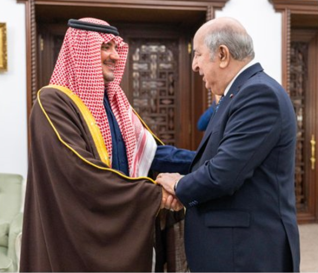وزير الداخلية والرئيس الجزائري يستعرضان العلاقات الثنائية والتعاون الأمني بين البلدين