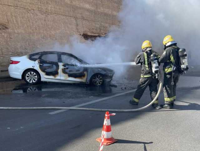  الدفاع المدني بالرياض يخمد حريقًا في مركبة على طريق الدائري الغربي