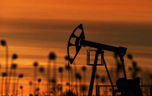 سجلت أول انخفاض سنوي في عامين.. أسعار النفط تتجه لإنهاء 2023 بتراجع 10%