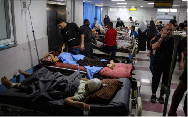 قوات الاحتلال تنكل بالمرضى والطواقم الطبية بعد اقتحام مستشفى بغزة