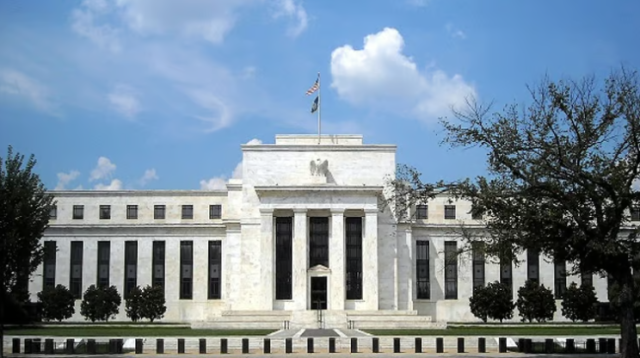 الاحتياطي الفيدرالي يثبت معدل الفائدة دون تغيير