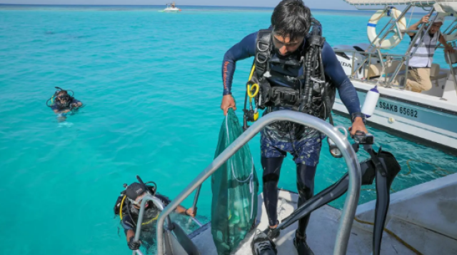 برنامج 'لنبادر' في جدة يواصل حملته التطوعية لحماية البيئة البحرية