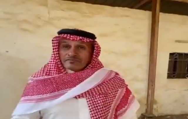 «سلمان الشهري».. معلم سعودي يجمع طلابه وأحد معلميه بعد فراق 30 عاماً لاستعادة الذكريات