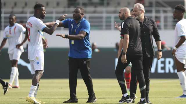 كاف يستدعي قائد الكونغو الديمقراطية بعد مشاجرته مع مدرب المغرب