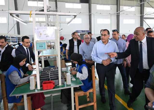رئيس الوزراء يتفقد مصنع شركة بورسعيد للصناعات الكهربائية أفينا