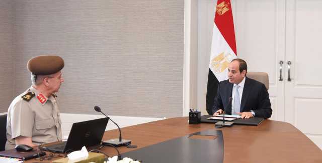 الرئيس السيسي يعقد اجتماعًا مع رئيس الهيئة الهندسية للقوات المسلحة