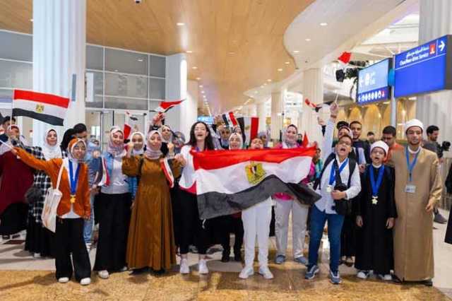 أبطال مصر يصلون إلى دبي للمشاركة في نهائيات تحدي القراءة العربي
