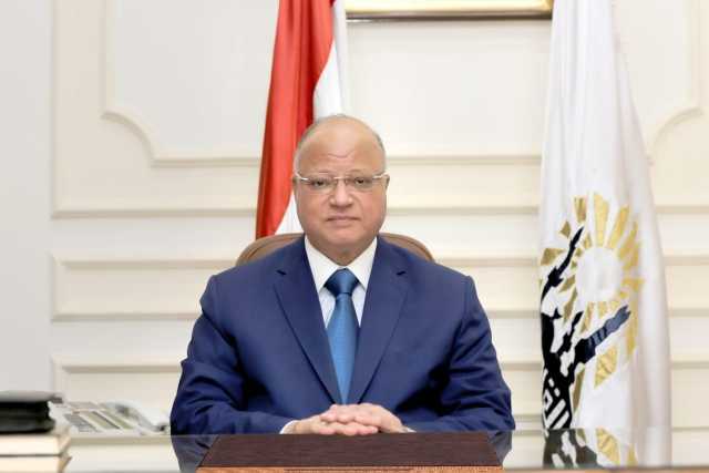 محافظ القاهرة يتفقد ورشة تصنيع الأعلام