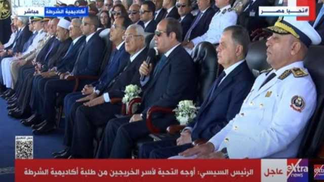 السيسي: هو ضابط الشرطة ما يعرفش يفكر إلا والسيجارة في إيده