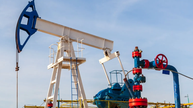 النفط يرتفع وسط مخاوف الإمدادات وانتعاش الطلب الصيني