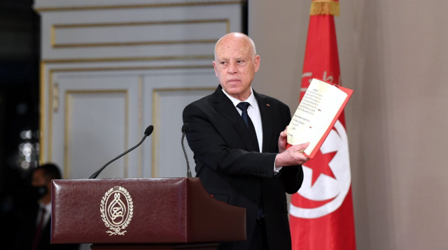 حفظاً للسيادة.. رئيس تونس يرفض إعانات مالية ويعيدها إلى أوروبا