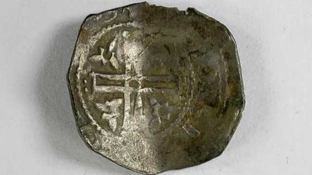 بريطانيا تعثر على بنسات فضية من القرن 12 بعهد الملك ستيفن
