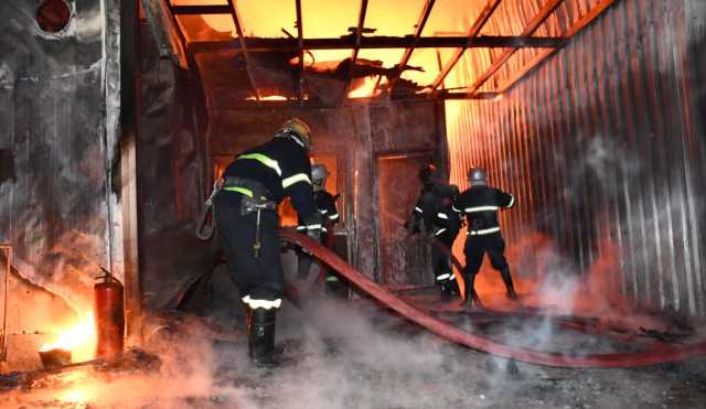 اندلاع حريق في عدة محال تجارية في الاعظمية ببغداد