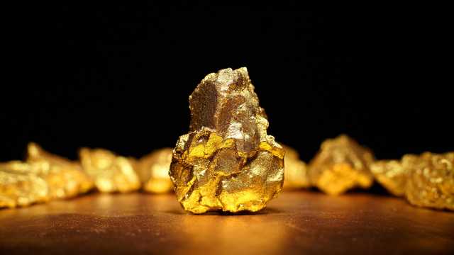 الذهب يواصل ارتفاعه القياسي وسط عمليات شراء للمضاربة