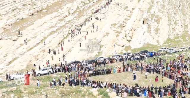 شفق نيوز توثق مراسم طواف كرجال عند الإيزيديين في دهوك