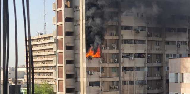 حريق يلتهم شقة في مجمع الصالحية ببغداد (فيديو)