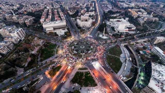 تجميد الدستور والبرلمان السوري خلال الفترة الانتقالية