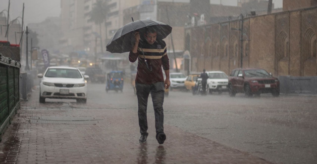 عاصفة ترابية في الأفق.. أمطار وانخفاض كبير بدرجات الحرارة في العراق